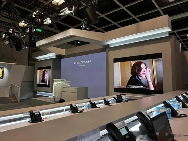 古钱币|2022年香港佳士得秋拍成绩单出炉，一条翡翠蛋面项链2200万成交