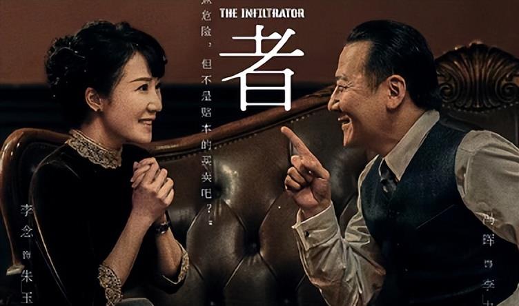 发带 李念坐豪华衣帽间扎头发，皮肤白嫩发量超多，一条发带价格近2千