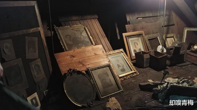 美国男子买了一房子，几周后发现天花板藏有一阁楼，里面堆满古董