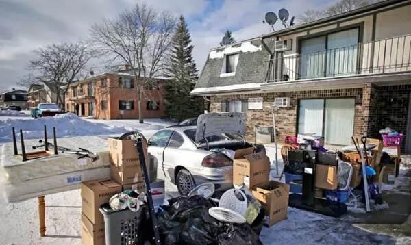 美国|越懒越穷？美国女博士，去底层打工，揭开美国穷人的真实生存困境