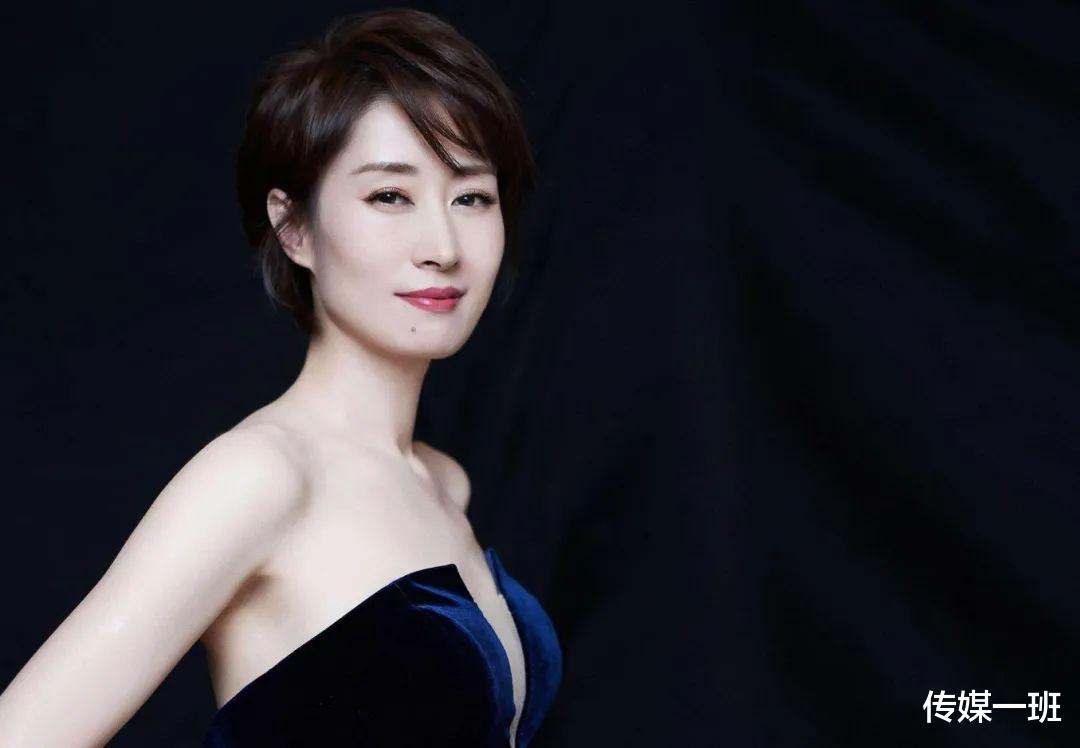 杨幂|离婚后事业上巅峰的4位女星：闫妮凭佟湘玉走红，杨幂开娱乐公司