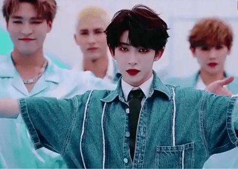 娱乐圈|全身涂白、硅胶鼻、非人细腰,娱乐圈5大畸形审美,毁掉了多少人