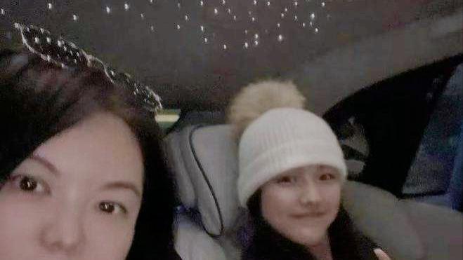 李湘|李湘又来炫耀了，晒千万级劳斯莱斯星空顶，王诗龄坐豪车里欢笑
