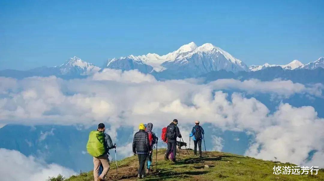 |红岩顶轻装徒步,景色不输牛背山!星空璀璨远眺贡嘎