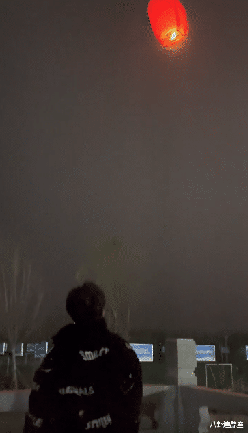 天灯|田舅舅放天灯,为田静姚威祈福,祝福语令人破防,网友:有心了!