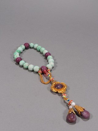 翡翠|清 翡翠雕如意寿纹十八子手持。