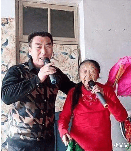 大S|85岁马玉琴公园和老头热舞,李玉成反应惹争议,网友:占有欲真强