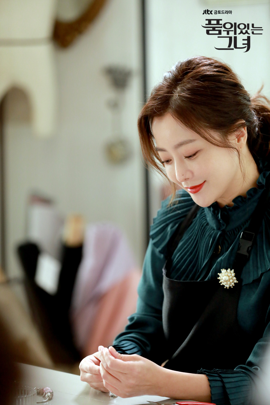 詹妮弗·洛佩兹|当年才没有宋慧乔全智贤的份,曾经的韩国最美女金喜善重出江湖,无畏素颜入镜