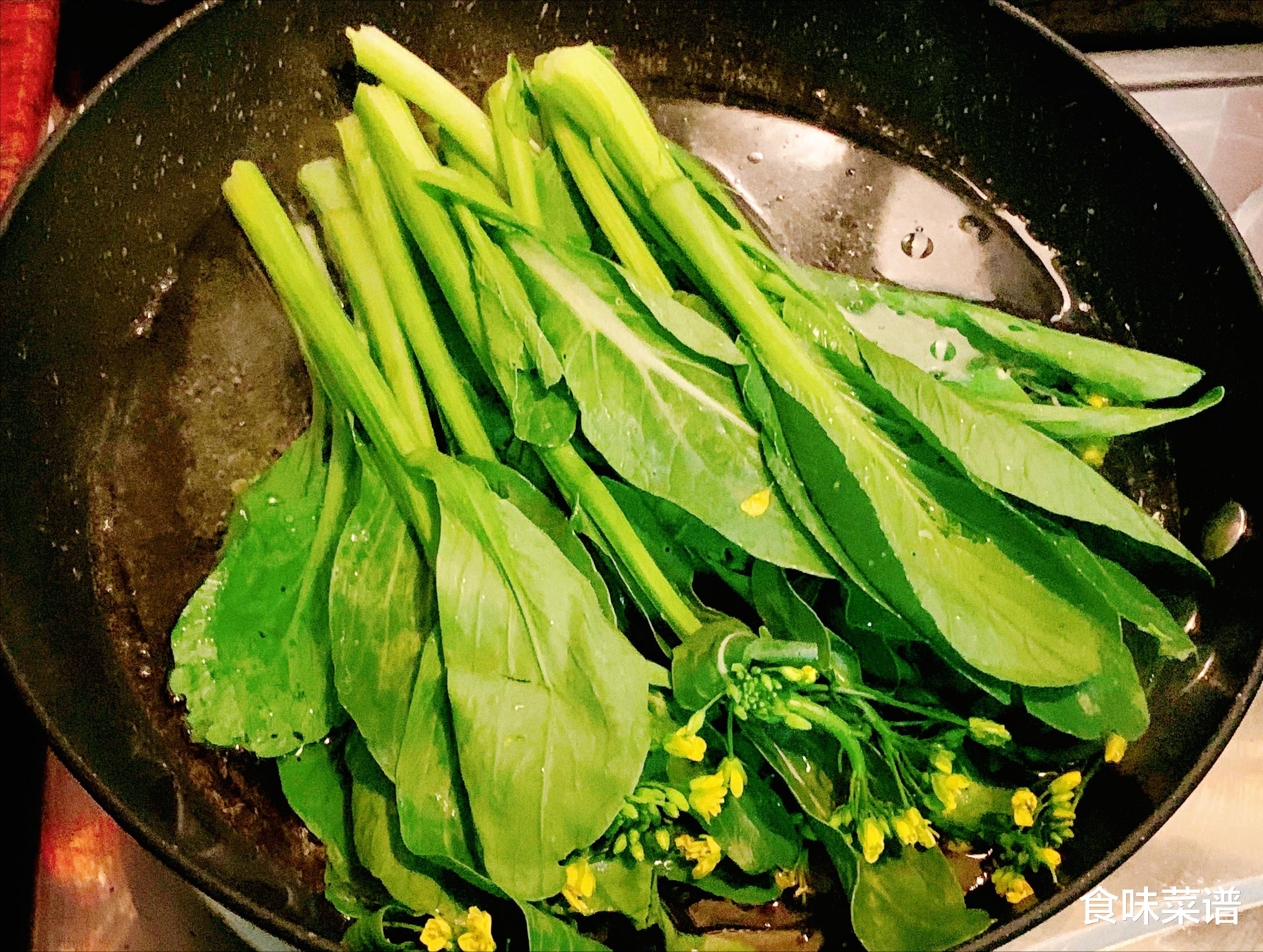年夜饭上，不能全是大鱼大肉！把这4道炒青菜端上桌，开胃又解腻