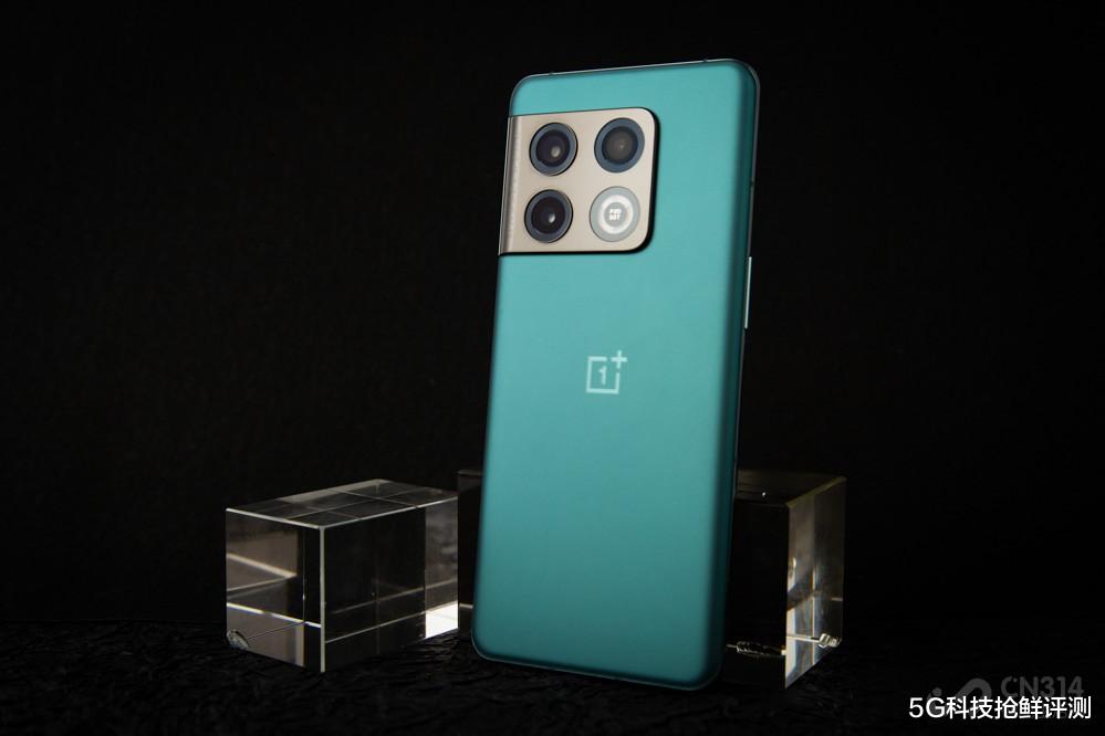 尼康|春节堵车续航老大难 iPhone 13 Pro和骁龙8旗舰谁才是续航王者？