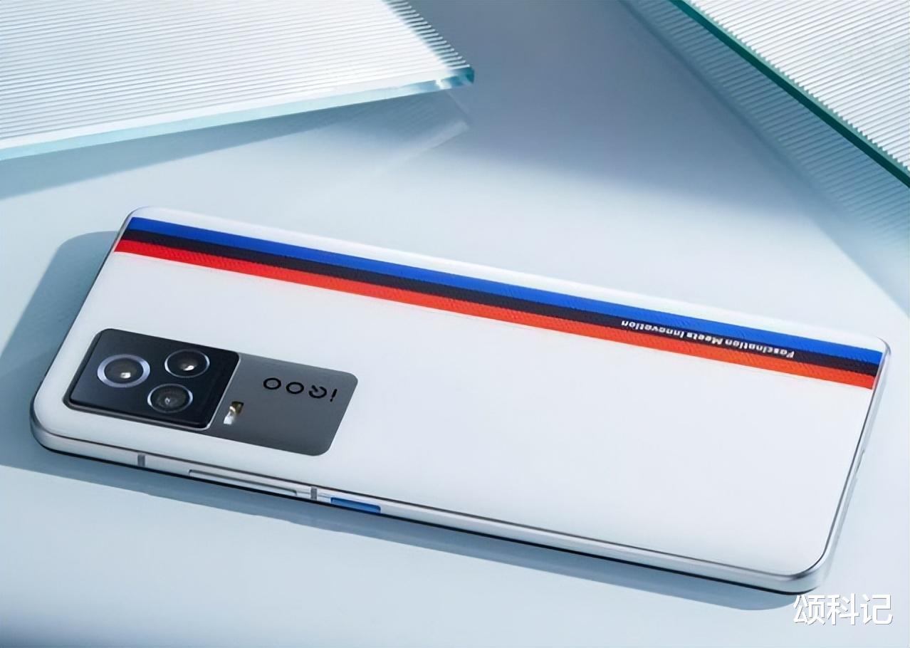 iqoo|昔日旗舰进入中端市场，顶配从4198降到两千多，濒临下架