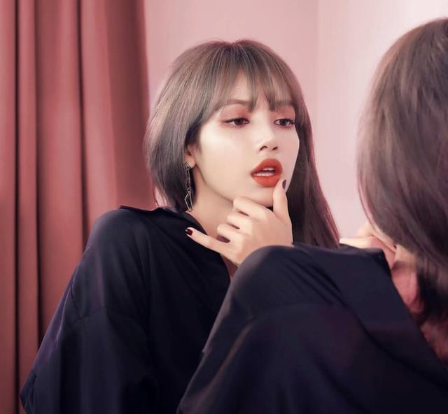 lisa|人设翻车?韩国女星Lisa晒生日照上热搜,中国粉丝:没有眼力劲