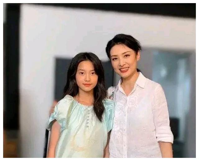 周涛|主持人周涛:与姚科离婚后,转身再嫁富豪路云,只对女儿心中有愧