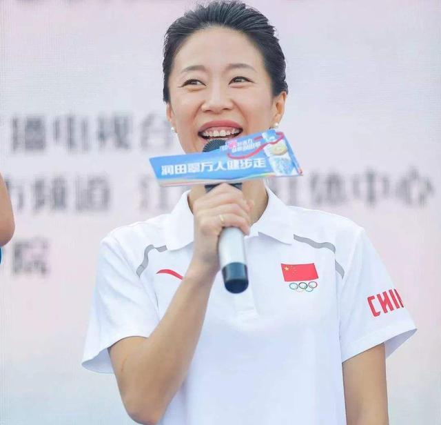 赵宏博|49岁赵宏博近照！头发花白显老，9岁女儿花滑三次夺冠，令人惊喜