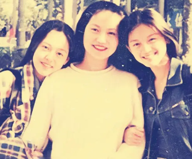 大S|大S还有个亲姐姐：不当明星不嫁豪门，她才是人生赢家！