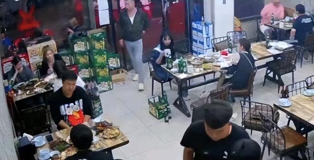 律师解读唐山烧烤店打人事件:若因防卫造成嫌疑人伤亡,不负刑事责任