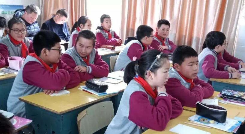洗面奶 初中生“标准发型”有规定,男生发型帅气如军人,女生发型却很丑