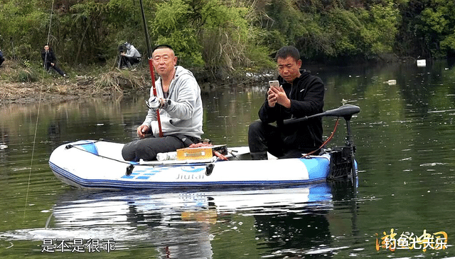 李大毛|他是游钓大师，一年钓鱼300多天耗万斤窝料，被称垂钓打窝第一人