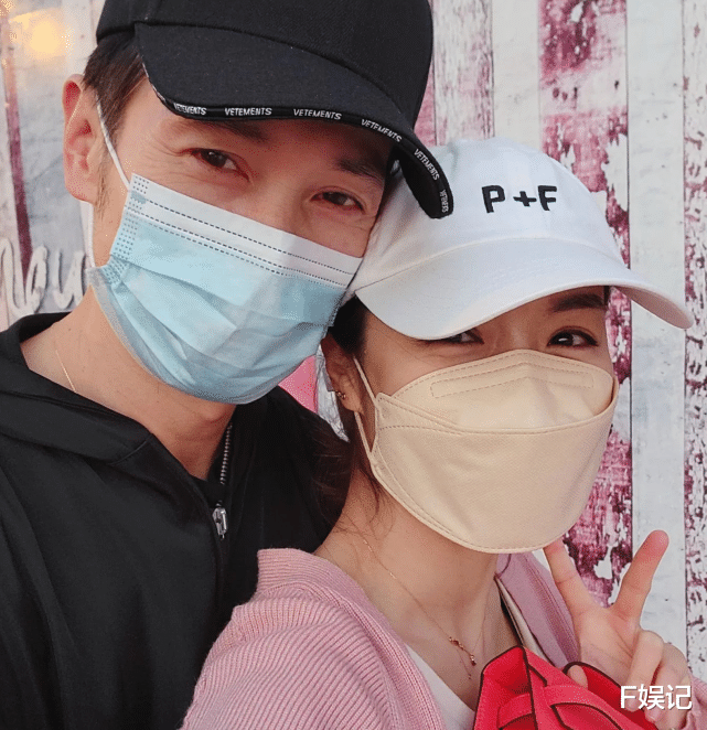 刘亦菲|陈茵媺一家五口出去吃早餐的温馨瞬间 陈豪拍照依旧戴着口罩