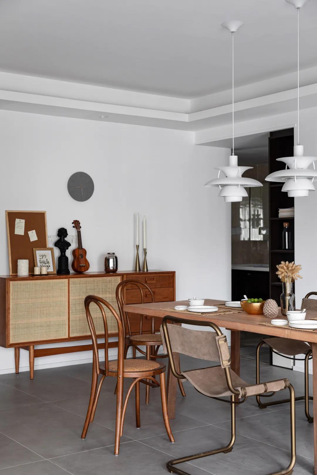 “去客厅化”设计有多爽,看她家就知道了,书柜+餐桌,很实用