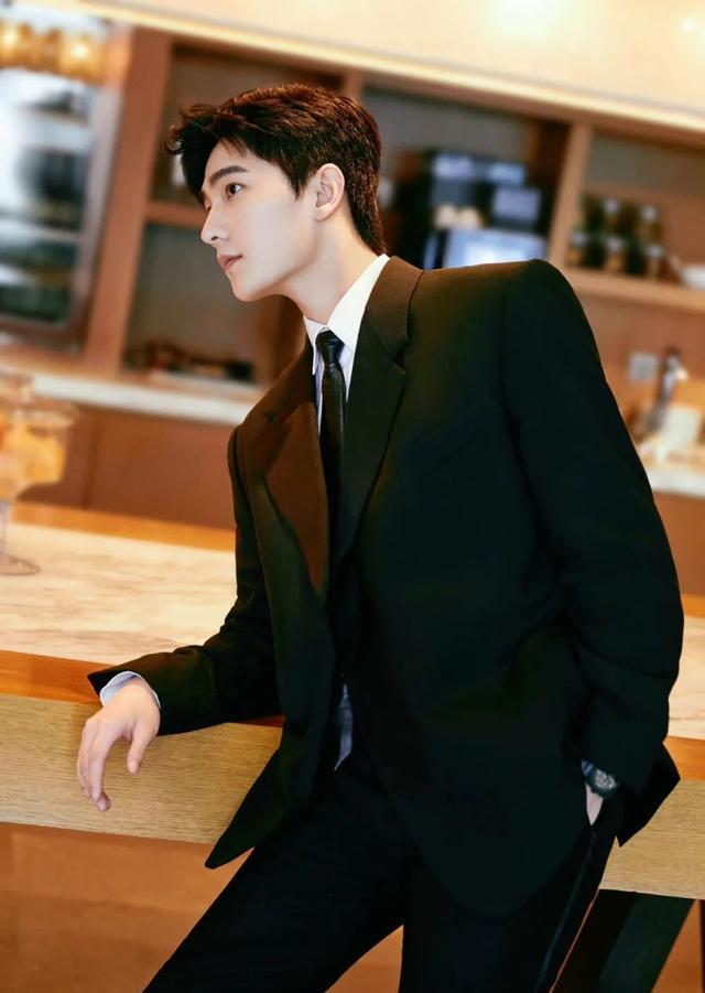 杨洋|这顶级资源，被她拿下了？