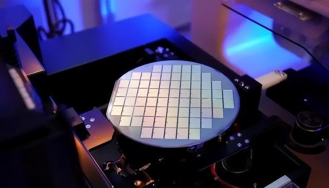 芯片|中企砍单240亿颗芯片后,美芯开始发“请柬”,美媒:已成定局