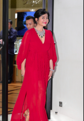 李冰冰扎针过剩变僵尸脸无表情，46岁黎姿僵脸现形，吓！没有眼白