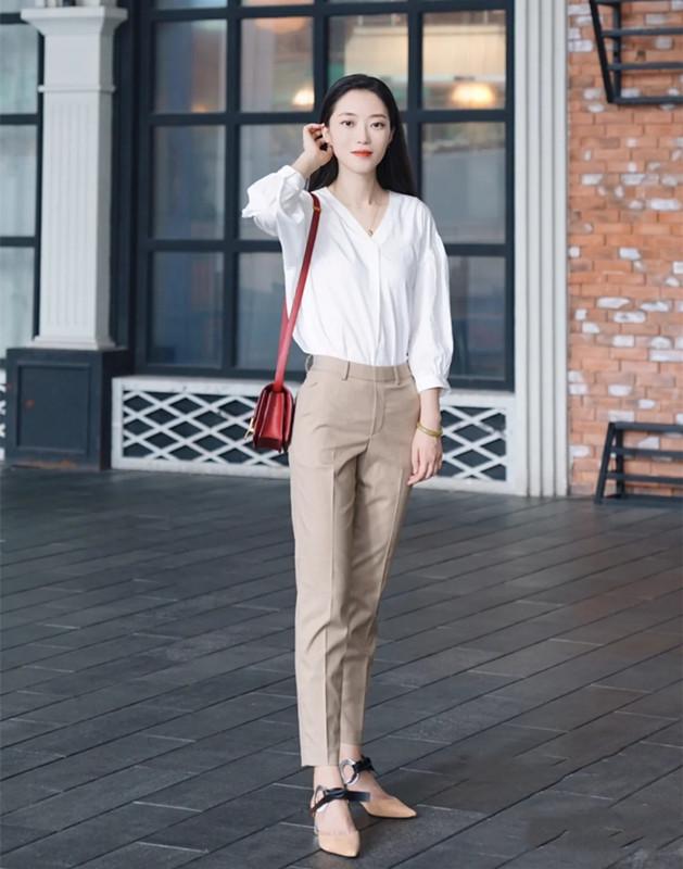 夏季推荐“T恤+烟管裤”，既舒服又清新