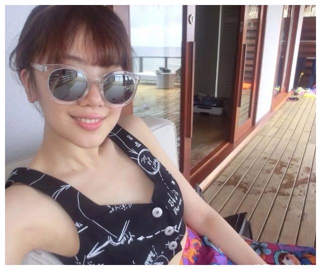 莫小贝|男足队员的漂亮老婆们,多是模特和空姐,个个肤白貌美大长腿