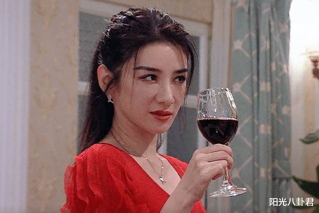 路人甲|曾经灵气逼人如今脸僵面瘫，这8位女星折腾成这样，究竟咋想的？