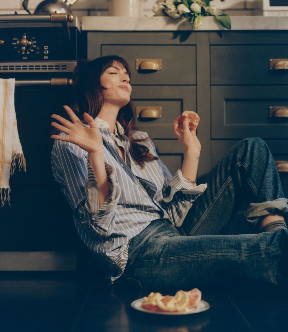 防晒 安妮·海瑟薇40岁的状态绝了！从气质到仪态，凭颜值依旧登上热搜