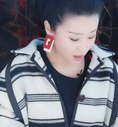 苗圃|知名演员苗圃的女儿长大了,让无数网友都惊呆了