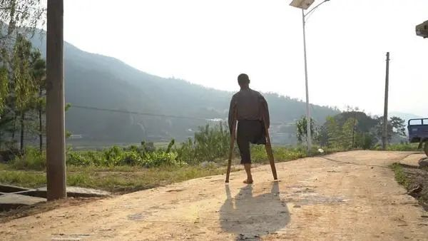 电子商务|被大老板“退养”的小马云，一年后竟变成了这样……