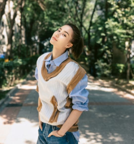 何超莲|何超莲言论又惹争议,身为赌王千金没享受到红利,家里有钱是原罪