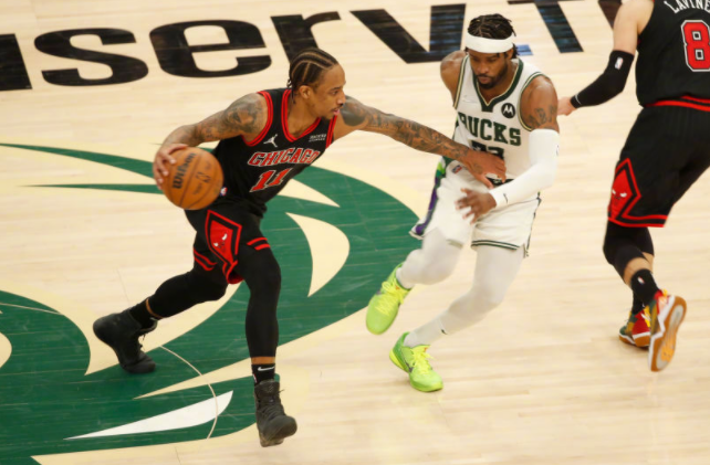 德罗赞|NBA大爆冷！伪强队掀翻了卫冕冠军，中投王41分创纪录，客场响起MVP