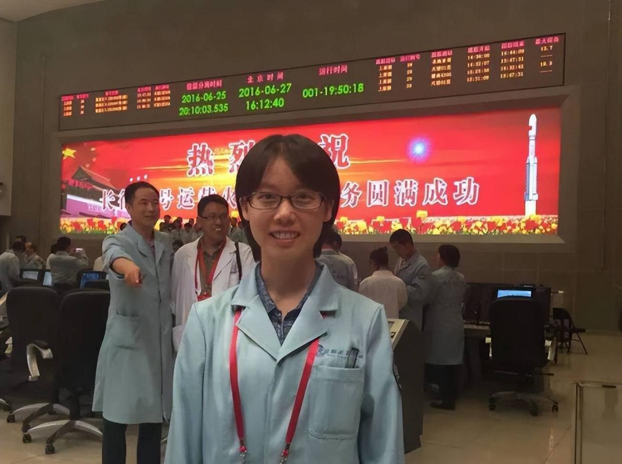 神十五邓清明终圆“飞天”梦,女儿身份不一般,网友:虎父无犬女