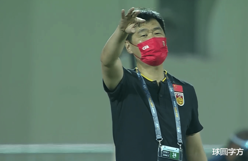 国足|1-1！国足继续刷耻辱纪录，两人隐身，“一老一少”是亮点