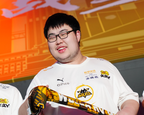 |狼队小胖深夜道歉，热搜第一压力很大，能否继续打职业成未知数