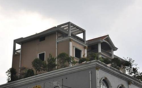 住在一楼深受楼上噪音祸害，弃房买顶楼，居住舒适感绝了！