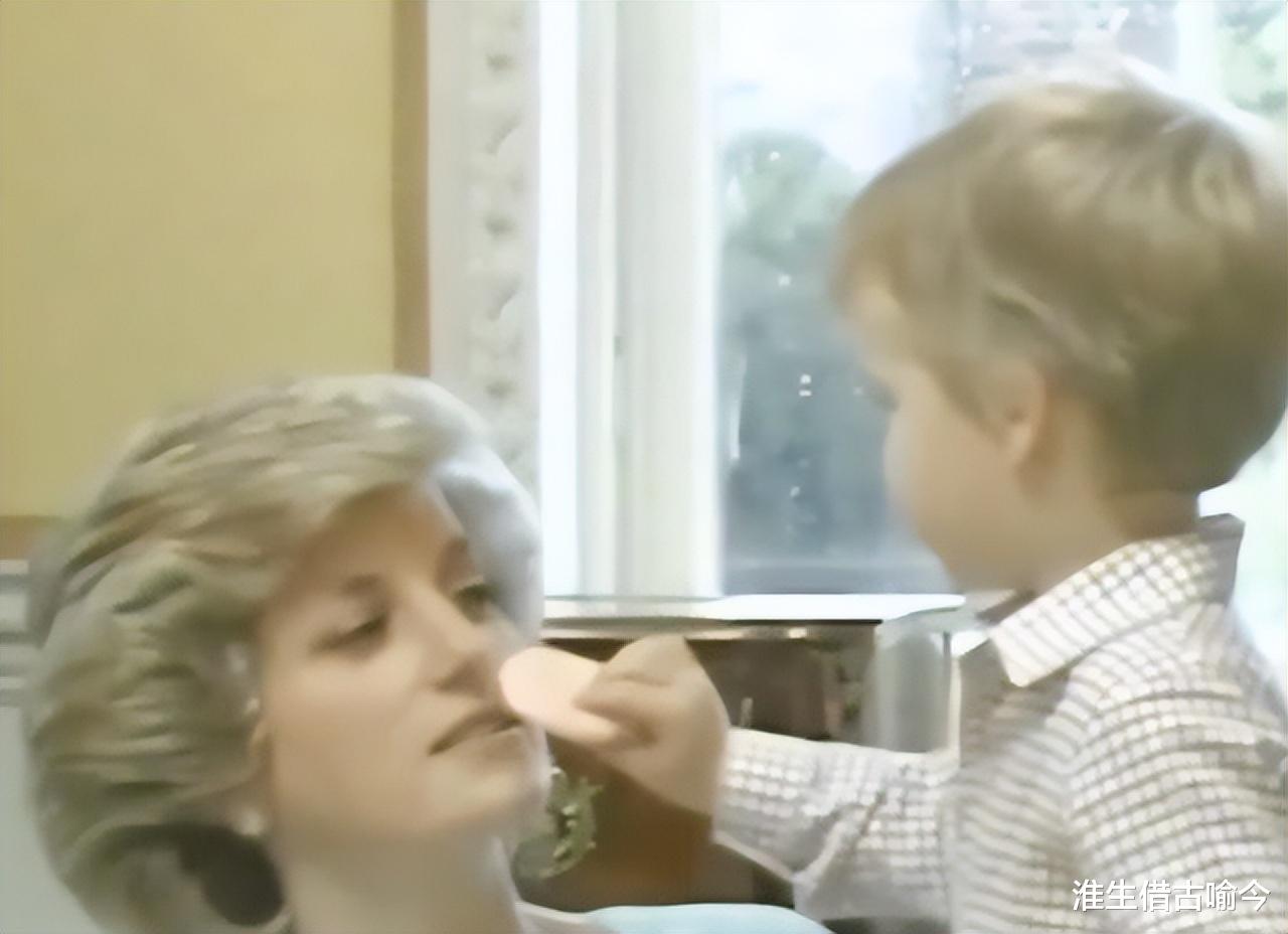 戴安娜|母子情深：26年前戴安娜离婚后，14岁的威廉说会把她失去的还给她