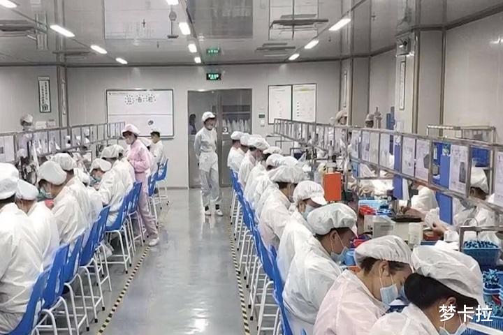 跑分|从月入2300元的流水线女工,到年入10万美元的程序员,她用了10年