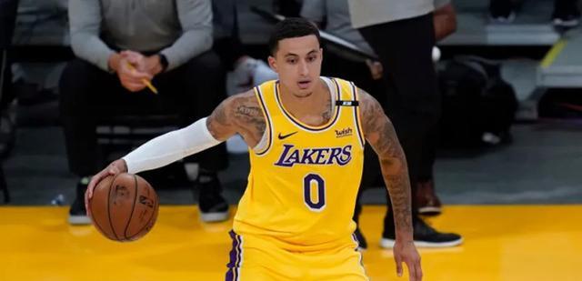 NBA晚报：詹皇正负值创新高，篮网10战9胜，库兹马感谢湖人