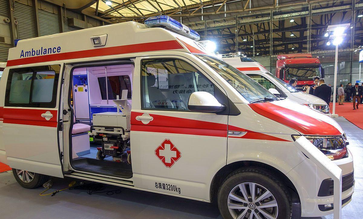 黑救护车真暴利,不到5公里收费17700元,是正规收费的50倍以上