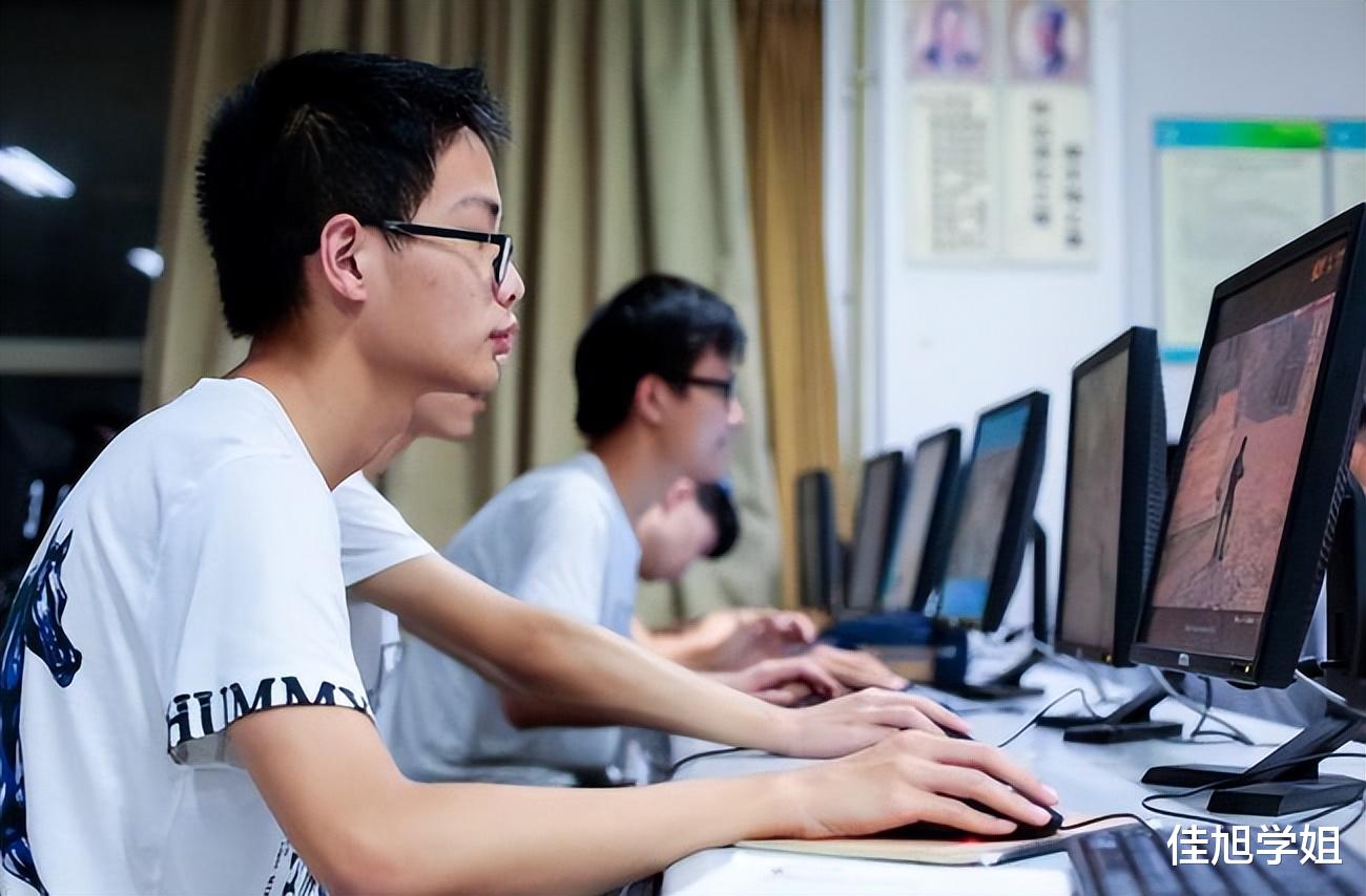 hr|HR小心试探“你平常熬夜不?”,OO后大方回怼,结局大快人心!