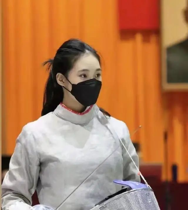 贾云馨|那些不起眼的星二代“整容”般长大！实现“弯道超车”了