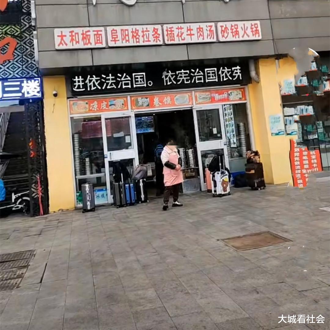 黑店?安徽一女子火车站吃早餐,豆浆加鸡蛋卖7元,吐槽老板太黑