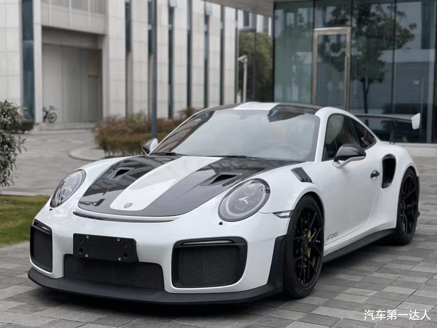 赛道上碾压918,打败911的只有它自己,19年911 GT 2RS