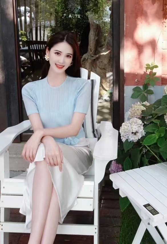 明星|#明星美图# 央视一位气质感人的美女主持人，大家有认识的吗？