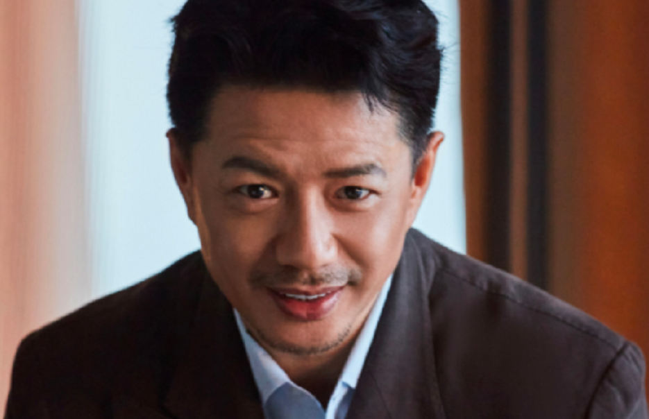 段奕宏|段奕宏日籍娇妻吃法餐用手抓,模样大变似少女,穿5万衣浑身珠宝