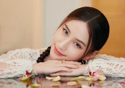 何超莲|何超莲：和吴克群恋爱以分手告终，为窦骁内涵陈都灵惹争议